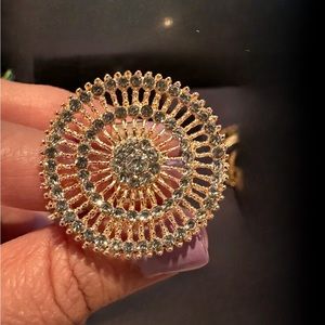 Gold fashionable ring